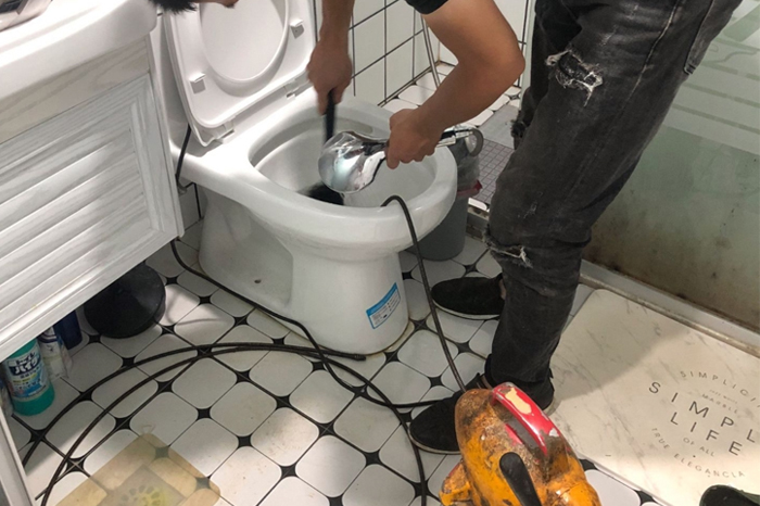 东郊镇疏通下水道