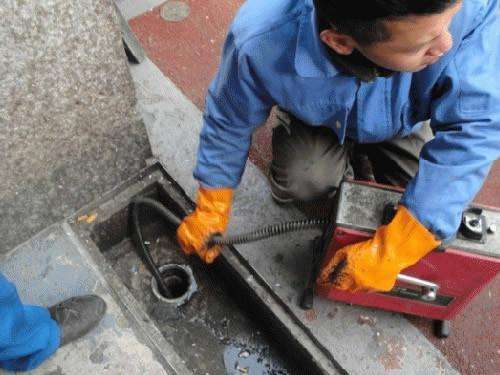 东郊镇疏通下水道