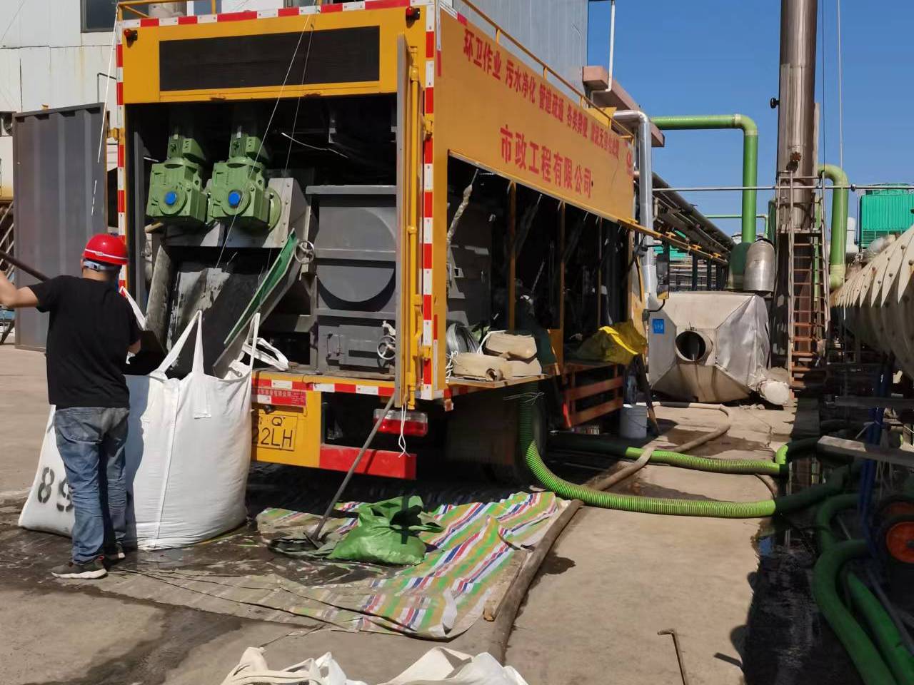 东郊镇淤泥压干处理