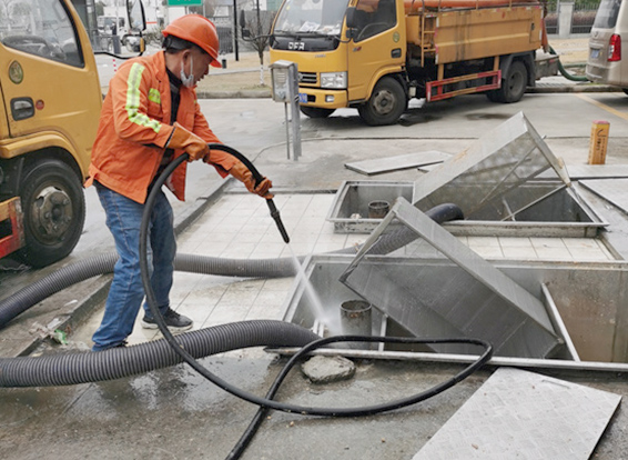 东郊镇隔油池清理